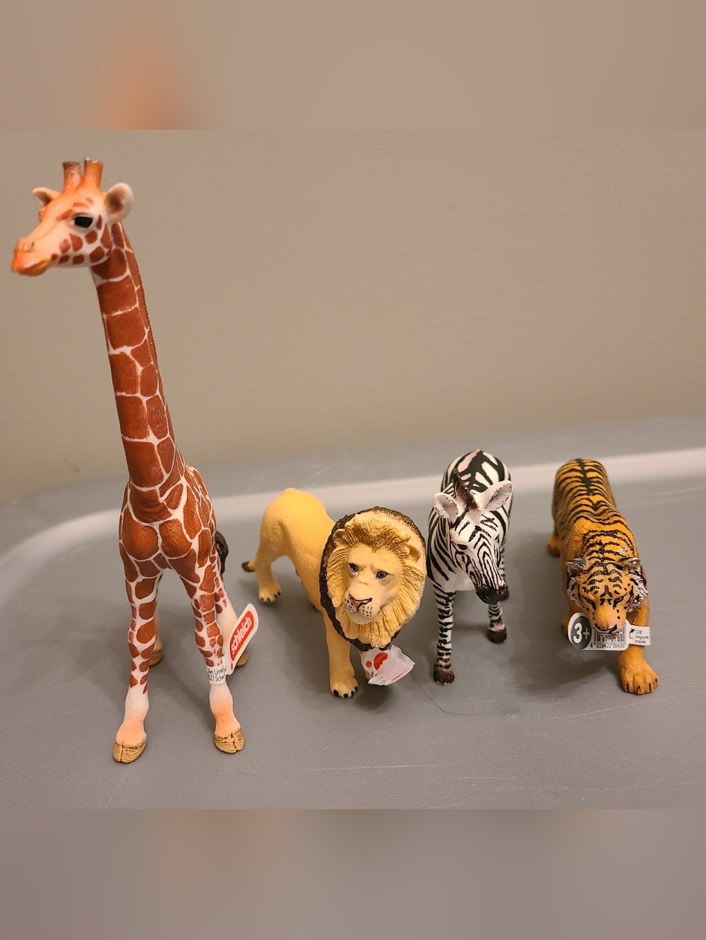 Schleich ~ brand new animal set